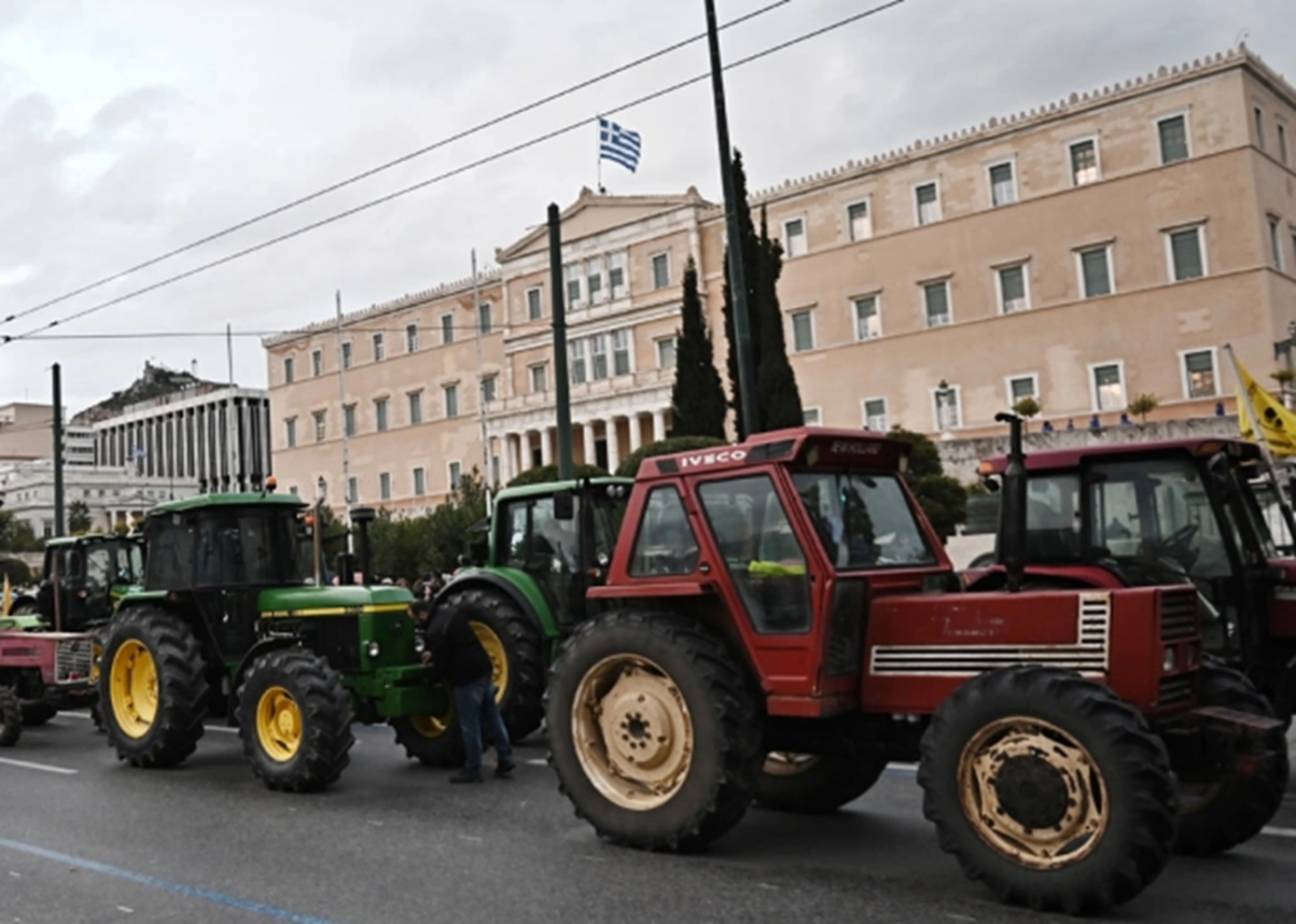 Λήξη Πολιορκίας στο Σύνταγμα: Επιστρέφουν στα Μπλόκα οι Αγρότες – Το Μήνυμα για Κλιμάκωση