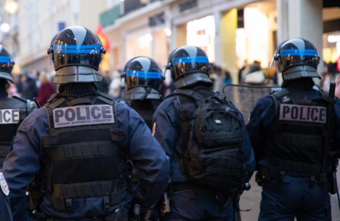 Τέσσερα άτομα συνελήφθησαν στη Γαλλία με την κατηγορία της κατασκοπείας υπέρ της Κίνας, έχοντας ως κύριο στόχο την υποκλοπή ευαίσθητων δορυφορικών και στρατιωτικών δεδομένων.