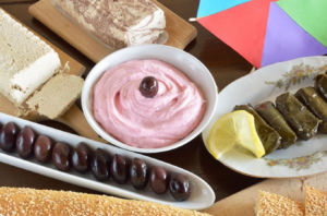 Καθαρά Δευτέρα: Ο «χάρτης» των τιμών για το σαρακοστιανό τραπέζι – Τι να προσέξετε
