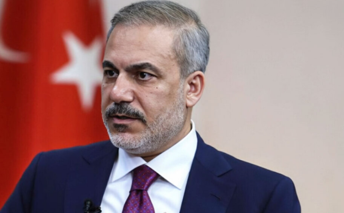 Χακάν Φιντάν: «Λάθος στρατηγική οι ιρανικές επιθέσεις στον Κόλπο»