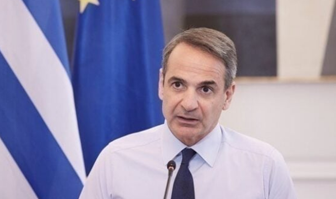 Στην καθιερωμένη κυριακάτικη ανασκόπησή του, ο Πρωθυπουργός Κυριάκος Μητσοτάκης τοποθετήθηκε για τις δραματικές εξελίξεις στο διεθνές προσκήνιο, θέτοντας ως απόλυτη γραμμή την προστασία των Ελλήνων και τη διεθνή νομιμότητα.